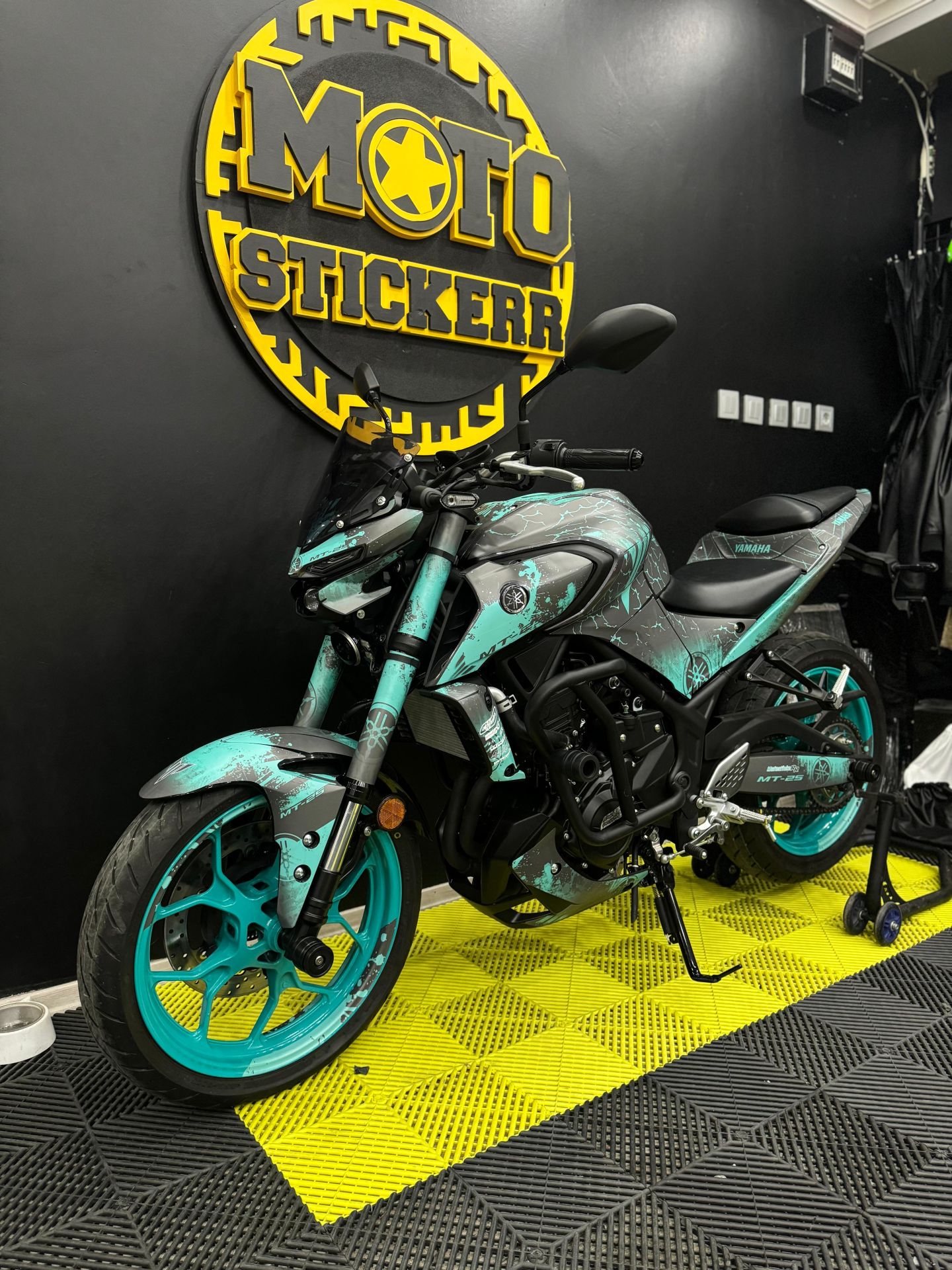 YAMAHA MT-25