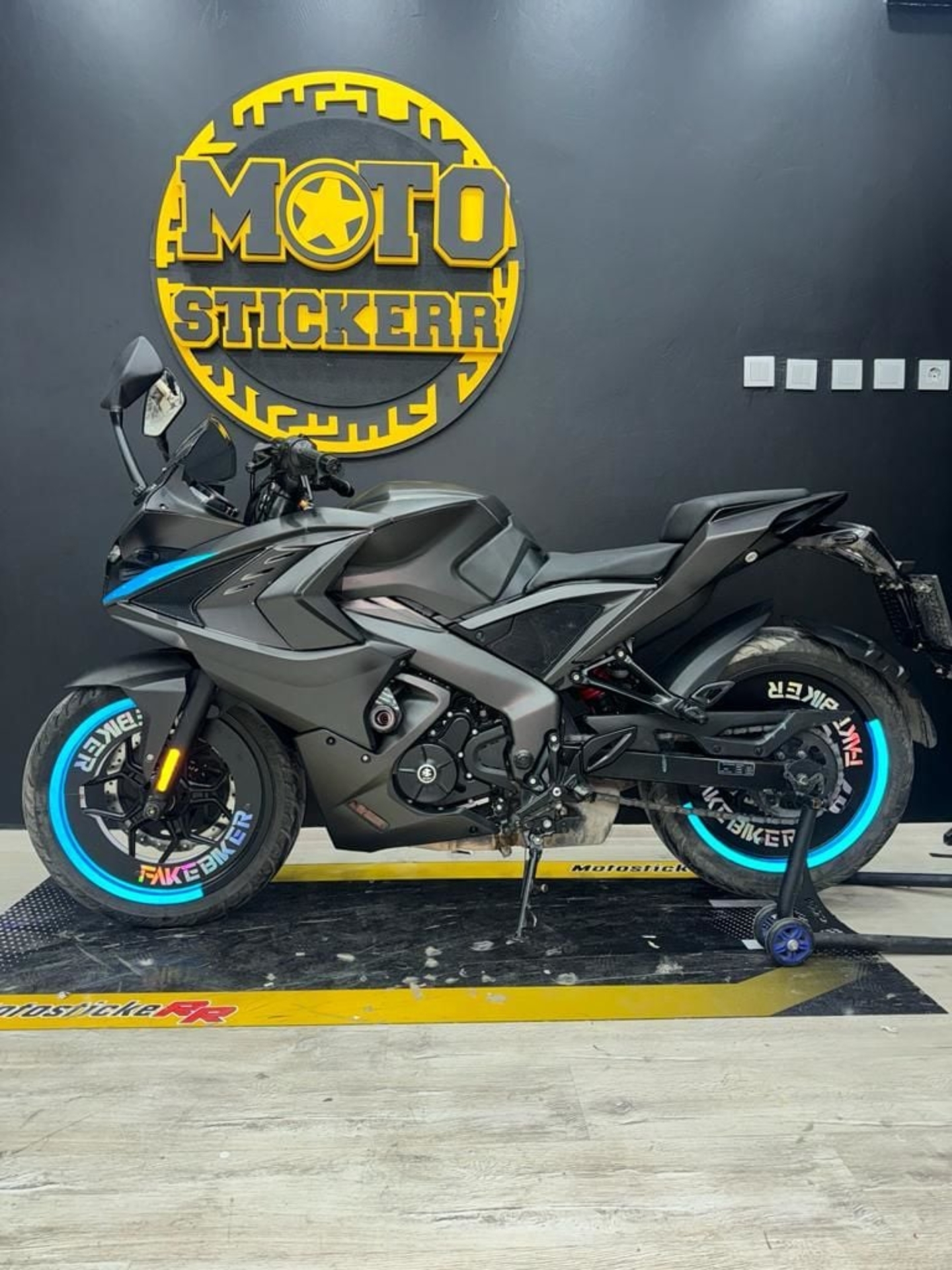 RS 200 STİCKER SET (JANT STİCKER VE JANT KAPAĞI HARİÇ) resmi