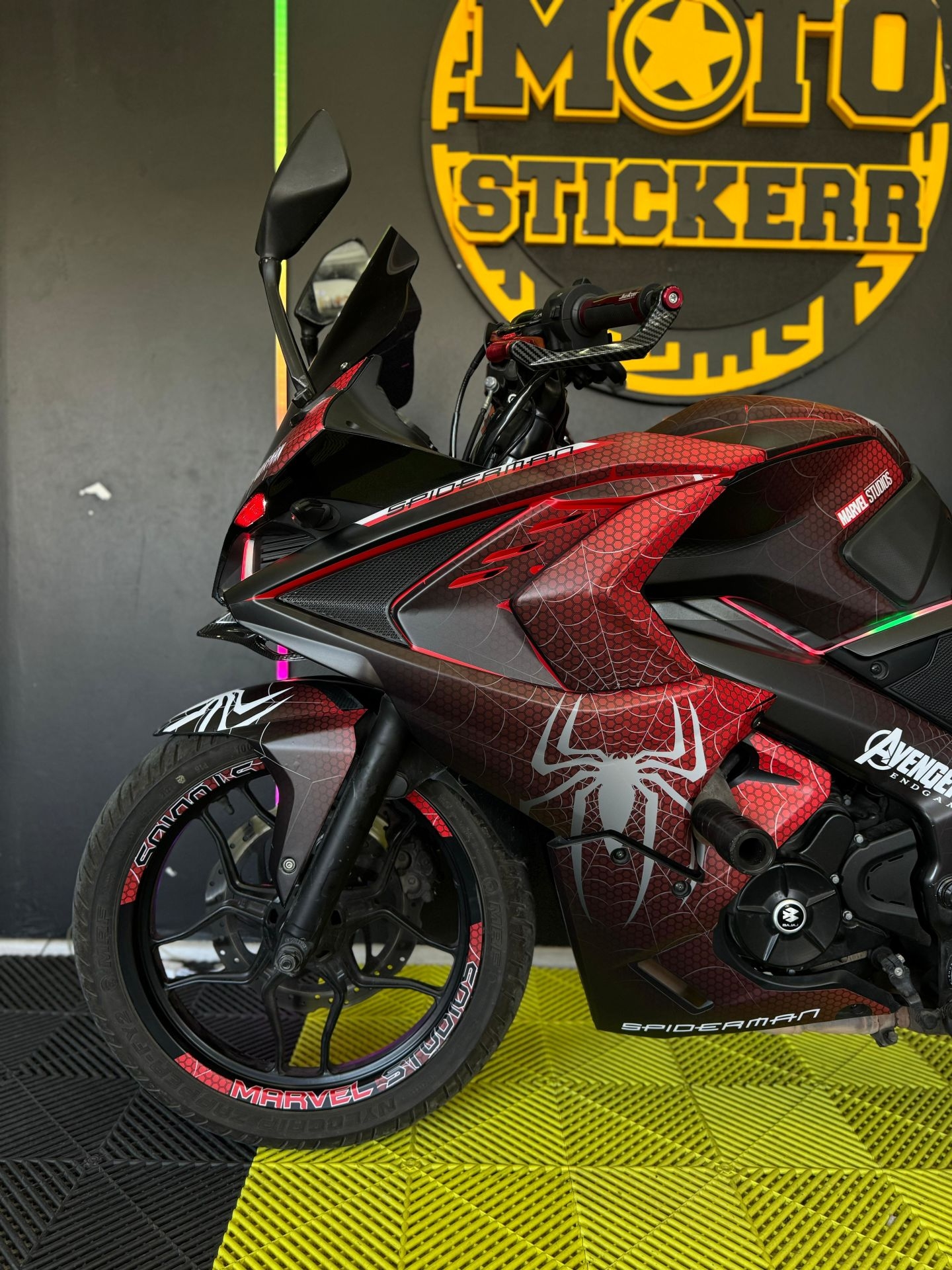 RS 200 STİCKER SET resmi